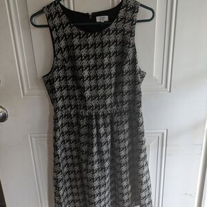 Crown & Ivy Black White Sleeveless Dress Size 6